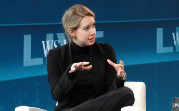 Elizabeth Holmes: comment la plus jeune femme milliardaire du monde s'est retrouvée accusée d'escroquerie et de fraude