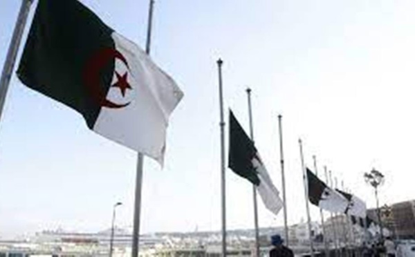 Algérie: drapeaux en berne et deuil «a minima» pour Abdelaziz Bouteflika