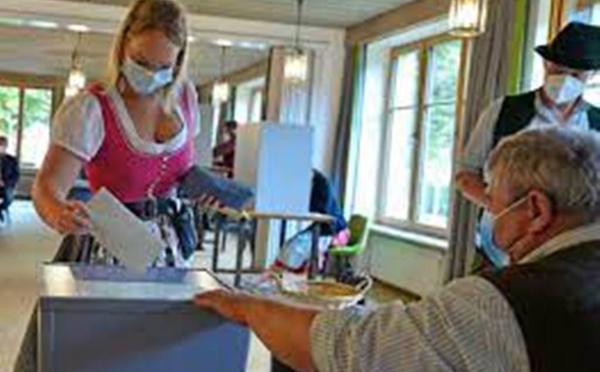 Législatives en Allemagne: l'ère Merkel se referme sur un scrutin particulièrement indécis