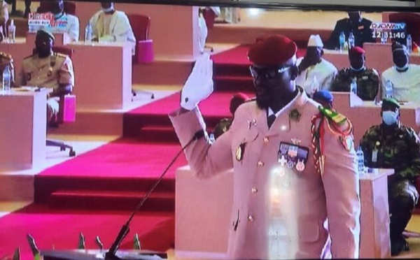 Guinée : le Colonel Mamadi Doumbouya prête serment