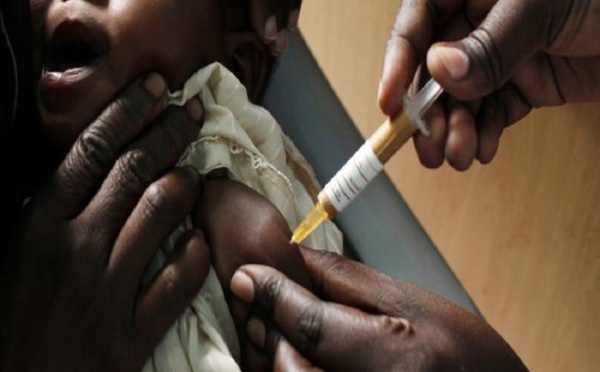 Paludisme: l'OMS recommande le déploiement massif du vaccin RTS,S chez les enfants