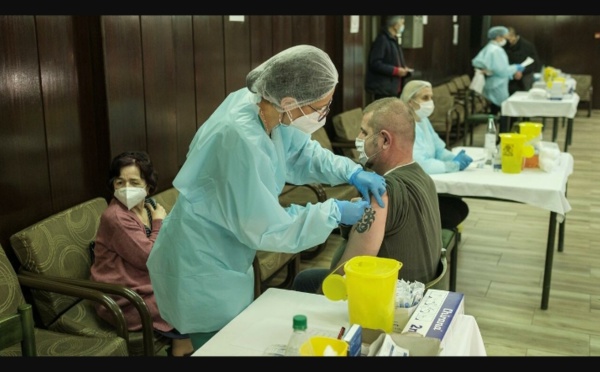 COVID-19 : La pandémie continue de reculer dans le monde sauf en Europe