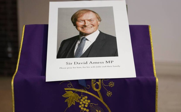Royaume-Uni: le meurtre du député conservateur David Amess qualifié de «terroriste»