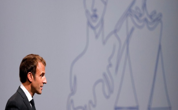 Le président Emmanuel Macron condamne les attaques contre le droit européen, «vieille maladie française»