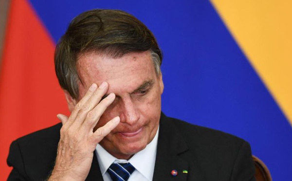 Covid-19 au Brésil: des sénateurs demandent l'inculpation de Bolsonaro pour 10 crimes