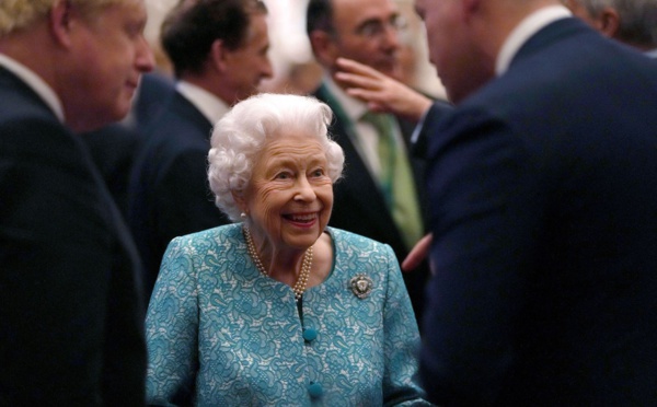 La reine Elizabeth II renonce à participer à la COP26 «sur avis médical»