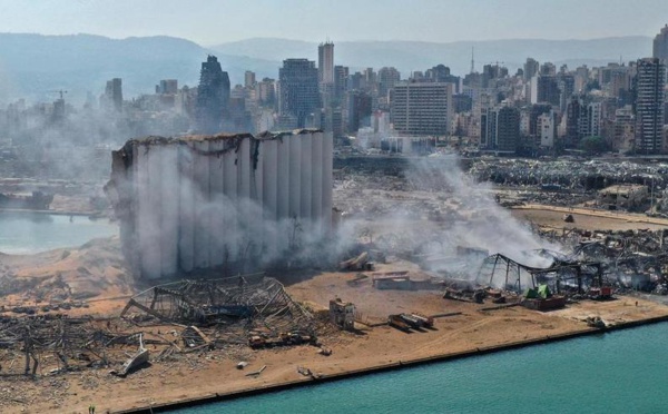 Explosion au port de Beyrouth: les poursuites contre un ex-dirigeant suspendues