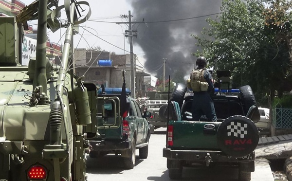 Afghanistan: explosions et tirs entendus près d'un hôpital militaire à Kaboul, selon des témoins