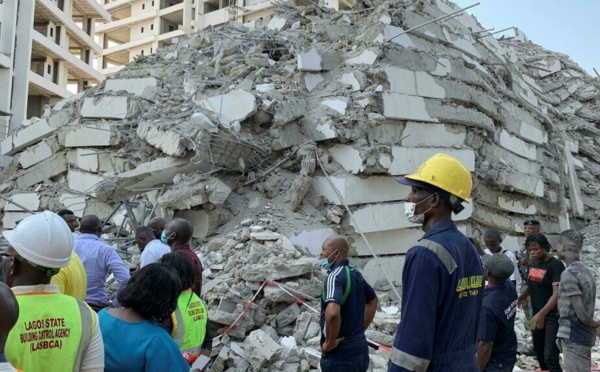 Nigeria : deux survivants sauvés au lendemain de l'effondrement d'un immeuble à Lagos