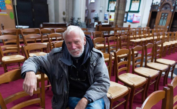 Migrants à Calais: le prêtre annonce arrêter sa grève de la faim