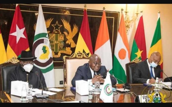 La Cédéao durcit les sanctions individuelles contre les militaires au pouvoir au Mali et en Guinée