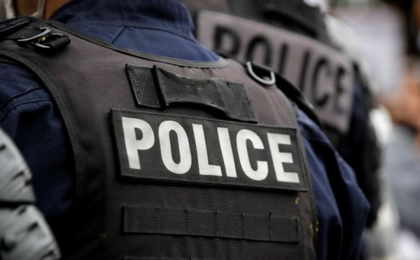 France: un policier attaqué à Cannes, la piste terroriste envisagée