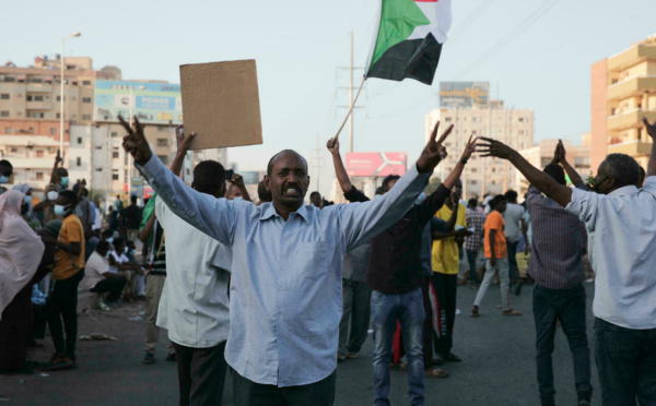 Au Soudan, des milliers de manifestants visés par des grenades lacrymogènes