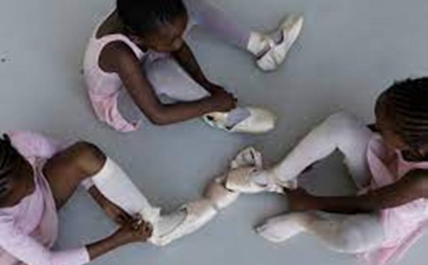 Niger: le 3e Sommet des filles s'achève sur un «incroyable esprit d'engagement»