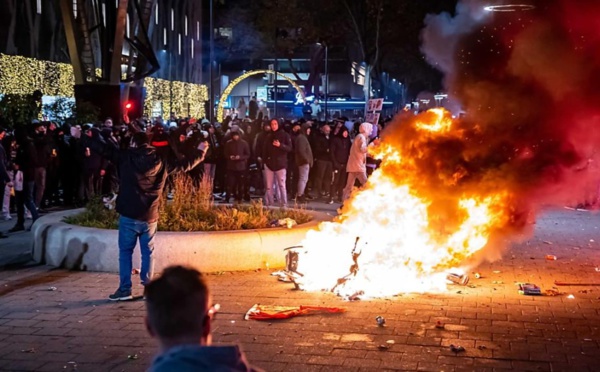 Covid-19: des blessés après des tirs de la police néerlandaise contre des manifestants à Rotterdam