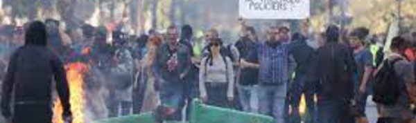 Des actes de vandalisme dans les rues de Paris après la manifestation des Gilets jaunes