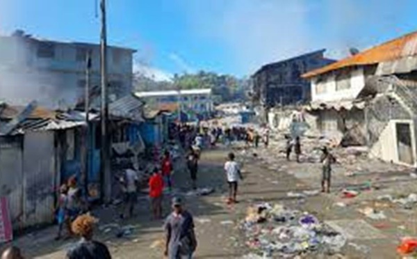 Îles Salomon : tirs de sommation de la police pour disperser des manifestants à Honiara
