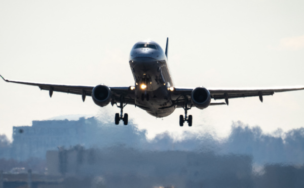 Covid-19: la France suspend immédiatement les arrivées en provenance de sept pays d'Afrique australe, dont l'Afrique du Sud (Matignon)