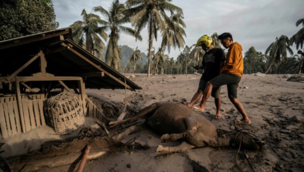 Indonésie: le bilan de l’éruption du volcan Semeru relevé à 34 morts