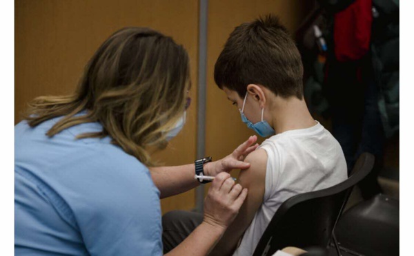 Covid en France: le comité d'éthique approuve l'ouverture de la vaccination à tous les 5-11 ans