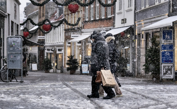 Covid: le Danemark va fermer cinémas, théâtres et salles de concert face à des cas record