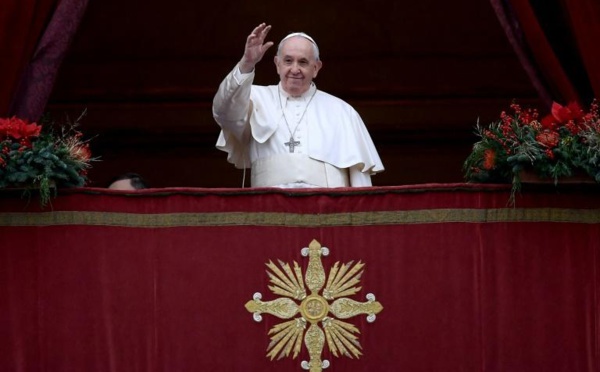 "Urbi et orbi" : pour Noël, le pape appelle au "dialogue" et déplore les "tragédies oubliées"