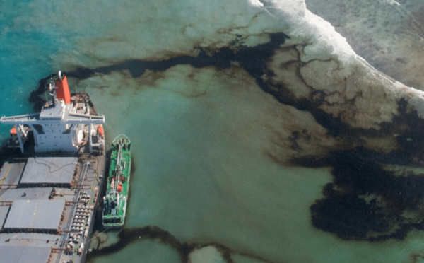 Marée noire à l'île Maurice en 2020: 20 mois de prison pour le capitaine du navire et son second