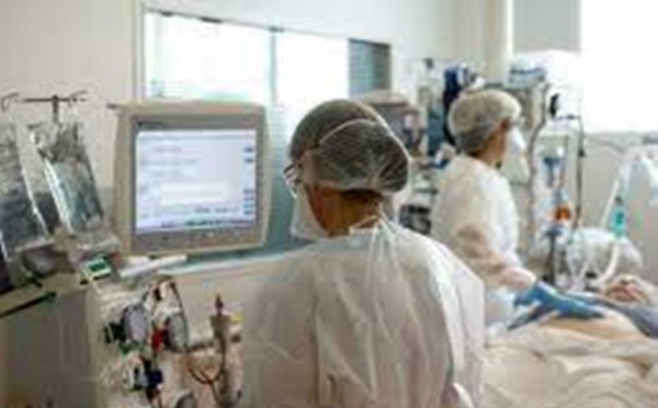 Covid-19 en France: face à la crise, les urgences du CHU de Rouen entament une grève illimitée