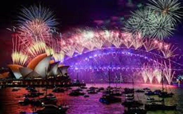 Le monde accueille 2022, le variant Omicron gâche la fête