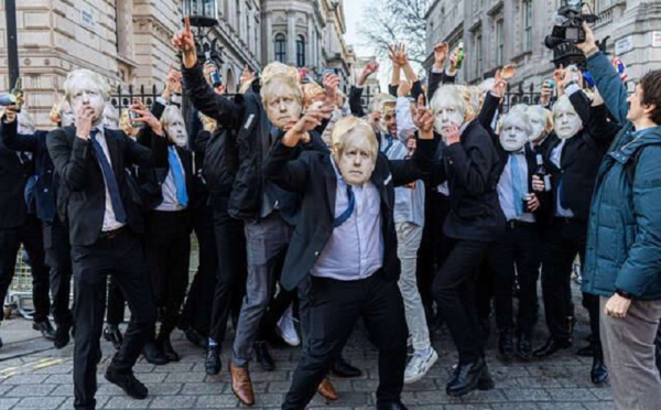 Royaume-Uni : Boris Johnson encore fragilisé par la révélation « d’apéros du vendredi » à Downing Street