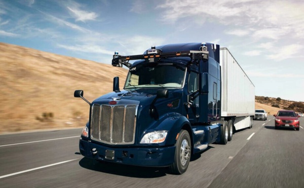 Au Texas, des poids lourds roulent sans chauffeur