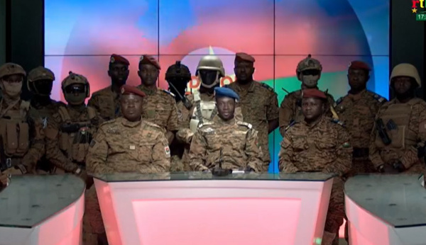 Coup d’État au Burkina Faso: la junte reçoit des représentants des partis politiques