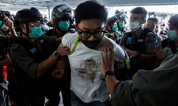 Hong Kong: un militant pro-démocratie arrêté avant une manifestation contre les Jeux de Pékin
