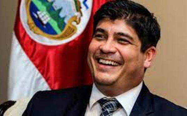 Vingt-cinq candidats à la présidence du Costa Rica: qui succèdera à Carlos Alvarado?