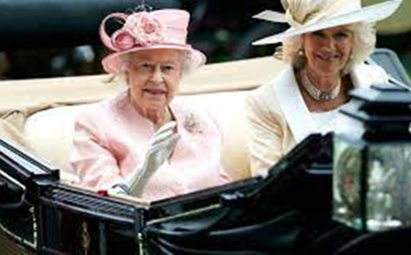 Elizabeth II célèbre ses 70 ans de règne et souhaite que Camilla devienne "reine consort"