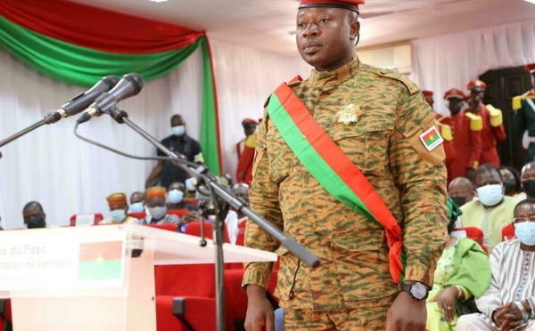 Le lieutenant-colonel Damiba investi président du Burkina Faso