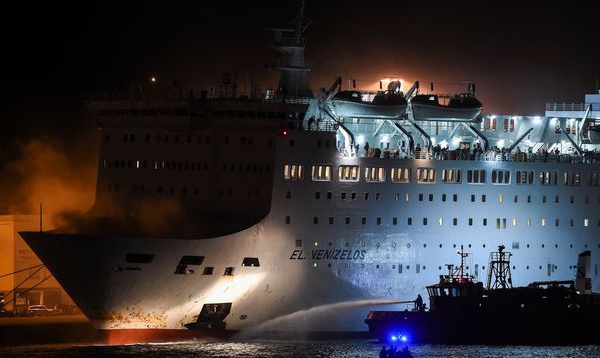 Grèce: incendie à bord d'un bateau de croisière en mer Ionienne, les passagers évacués