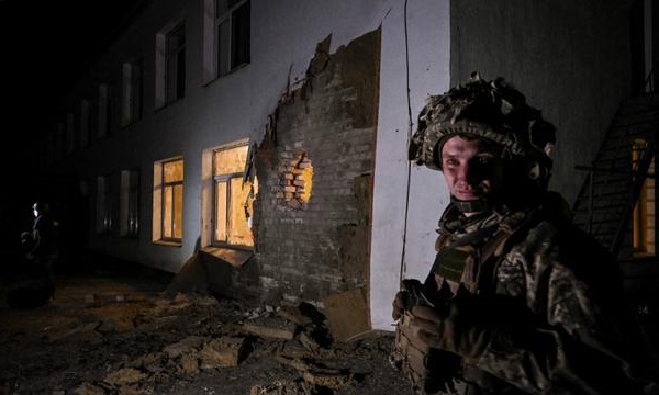 Ukraine: explosion d'obus de mortier près d'un ministre en déplacement, pas de blessé