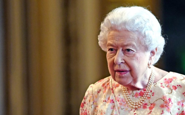 Covid : la reine d'Angleterre Elisabeth II testée positive, avec des symptômes "légers"