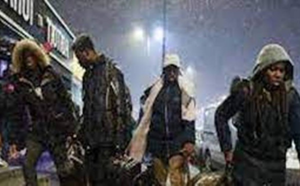  Exode à la frontière Ukraine-Pologne : "Ils nous refoulent juste parce qu'on est Noirs !"