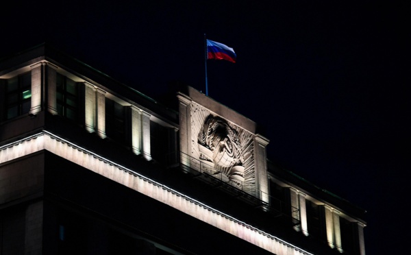 Russie: la Douma adopte un texte punissant de prison les «informations mensongères» sur l'armée
