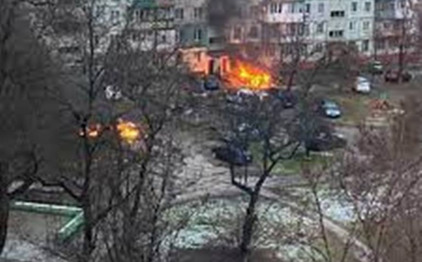 Ukraine: assiégée par les Russes, la ville de Marioupol annonce vouloir évacuer ses civils