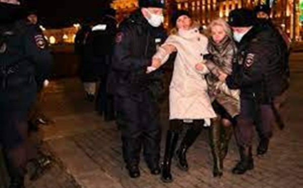 Russie: au moins 5000 arrestations de manifestants opposés à la guerre en Ukraine