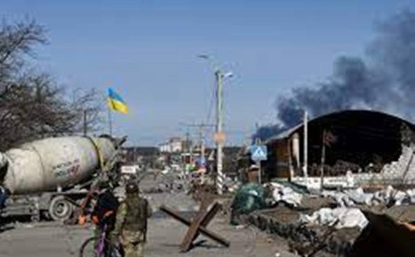 Guerre en Ukraine: les combats font rage aux abords de Kiev, Marioupol assiégée