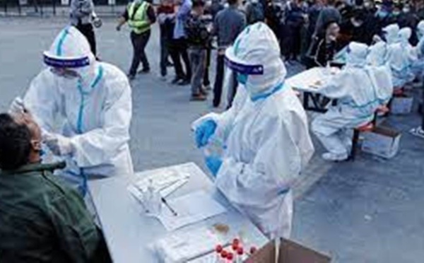 Covid-19 : des millions de personnes confinées en Chine face à une flambée des cas