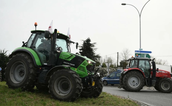 Flambée des prix du carburant: plusieurs opérations escargot en Bretagne