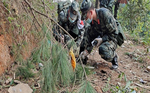 Crash d’un avion en Chine: une boîte noire a été retrouvée