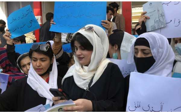 Afghanistan: les femmes interdites de prendre l’avion sans accompagnateur masculin