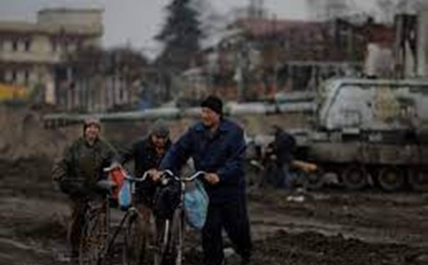 Une trêve annoncée à Marioupol, crainte d'une offensive russe dans le Donbass