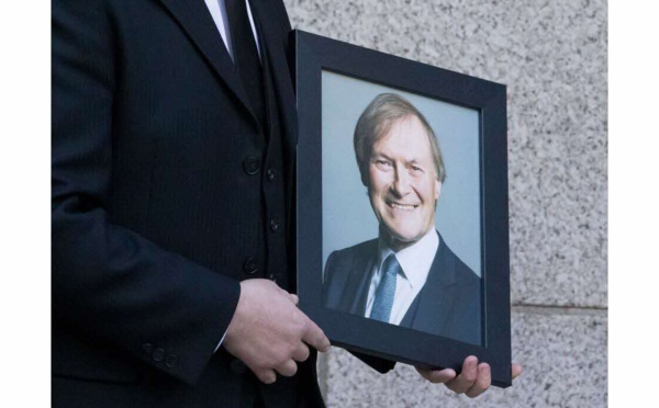 Député britannique poignardé: un sympathisant du groupe EI condamné à la prison à vie